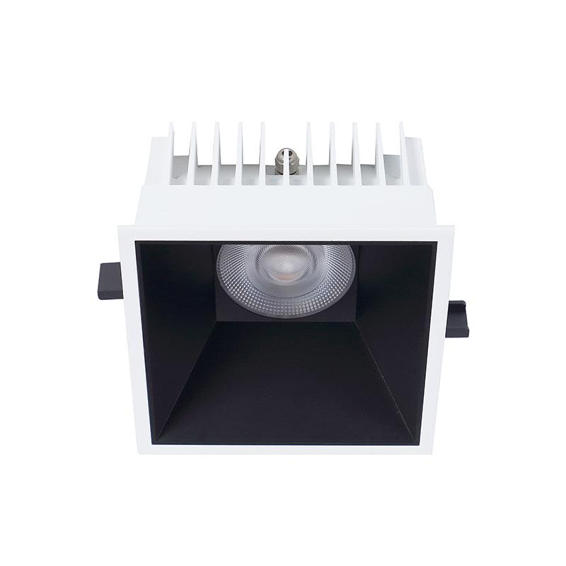 Einbaudownlight FOCO-Q mit weißem Gehäuse und schwarzemReflektor