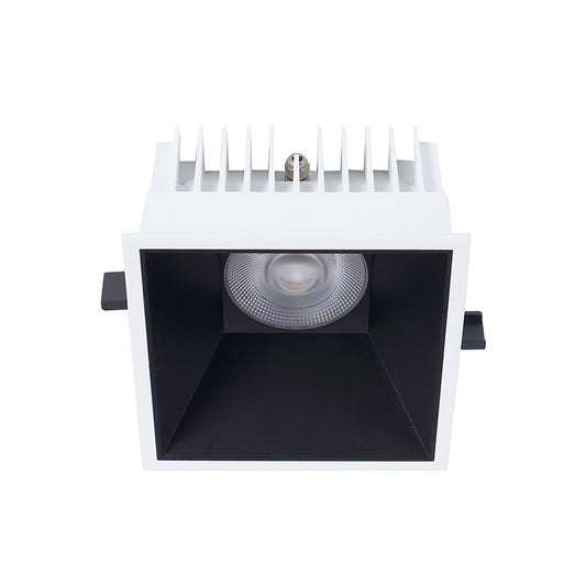 Einbaudownlight FOCO-Q mit weißem Gehäuse und schwarzemReflektor