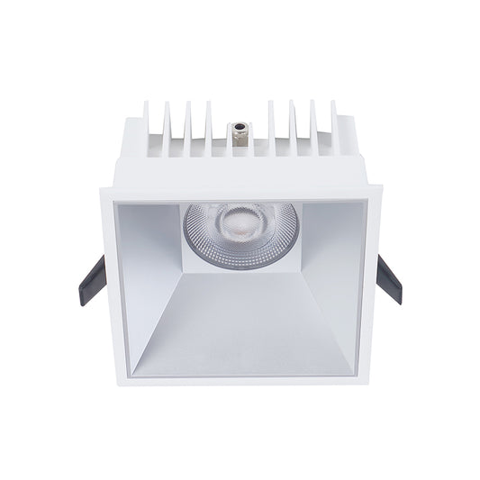 Einbaudownlight FOCO-Q mit weißem Gehäuse und silbernem Reflektor