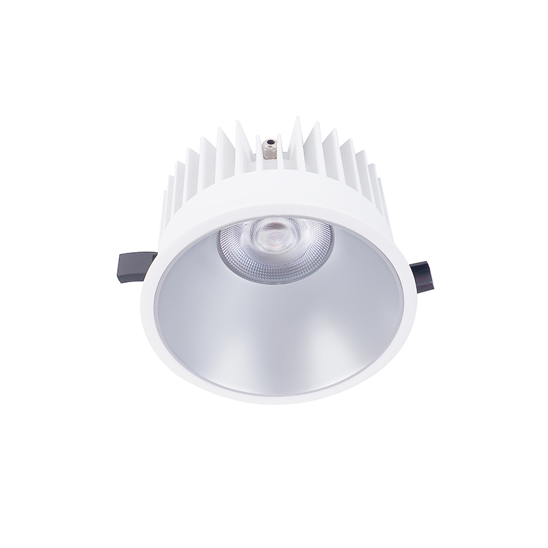 Einbaudownlight FOCO-R mit weißem Gehäuse und silbernem Reflektor 30W
