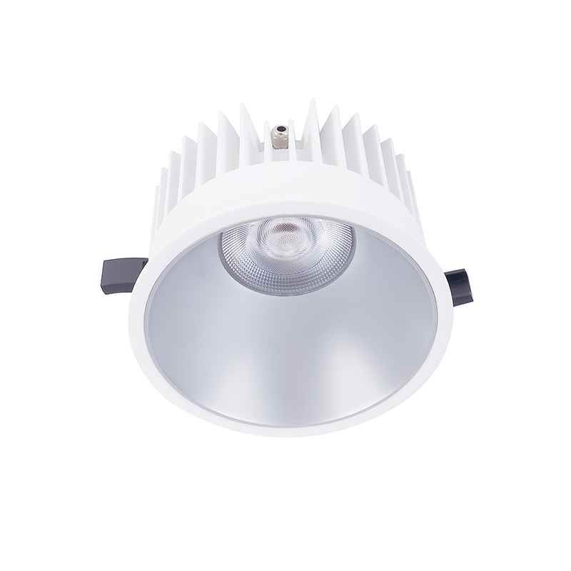 Einbaudownlight FOCO-R mit weißem Gehäuse und silbernem Reflektor 40W