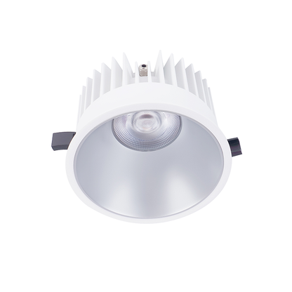 Einbaudownlight FOCO-R mit weißem Gehäuse und silbernem Reflektor 40W
