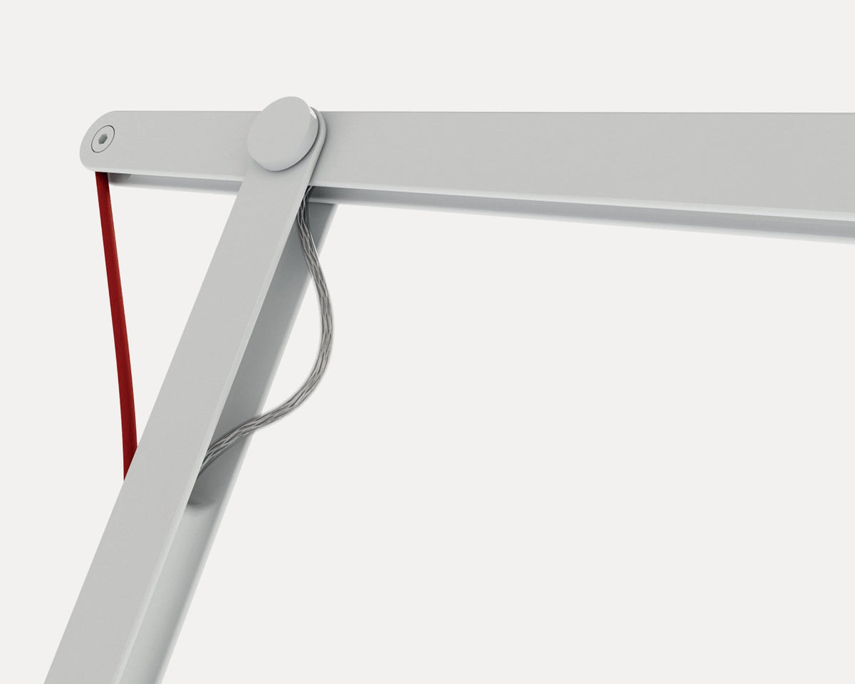 Detaildarstellung des Genlenkes der String Leuchte von Rotaliana in Weiß