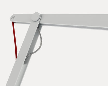 Detaildarstellung des Genlenkes der String Leuchte von Rotaliana in Weiß