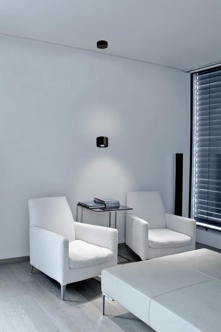 Hanging Clippo Pendelleuchte schwarz in einer Leseecke