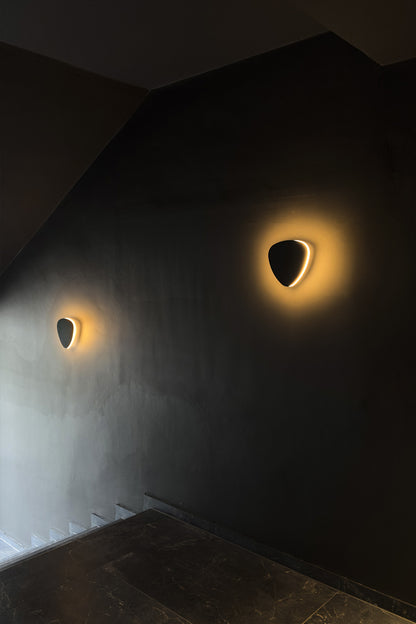 Wandleuchte Orbit 4 von DLS Lighting in einem Treppenhaus