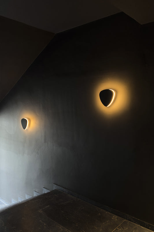 Wandleuchte Orbit 4 von DLS Lighting in einem Treppenhaus