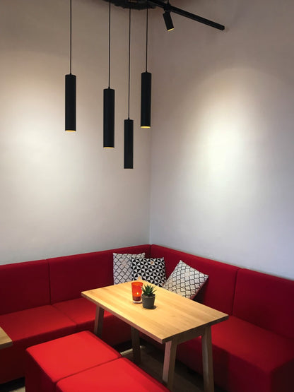 4 Stück Pendelleuchte Bali von DLS Lighting über einem Tisch