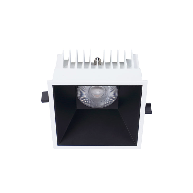 Einbaudownlight  in 30W FOCO-Q mit weißem Gehäuse und schwarzem Reflektor