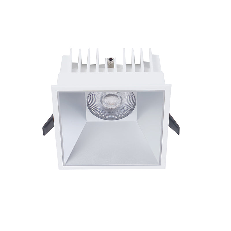 Einbaudownlight  in 30W FOCO-Q mit weißem Gehäuse und silberenem Reflektor